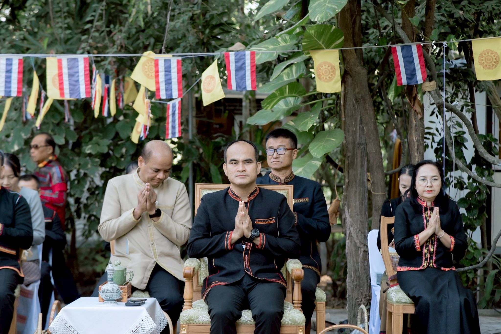 พช.วังหิน พร้อมใจนุ่งผ้าไทยใส่บาตร ชมตลาดวัฒนธรรม ร่วมทำความดีด้วยวิถีพอเพียง